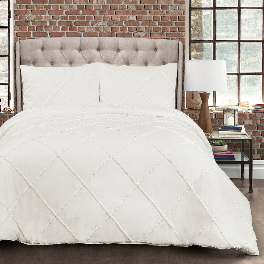 Spring Staycation: Upgrade Your Bedding From the Comfort of Your Home