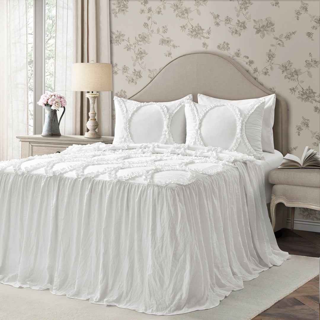 Why We’re Loving Bedspreads (And You Will Too)