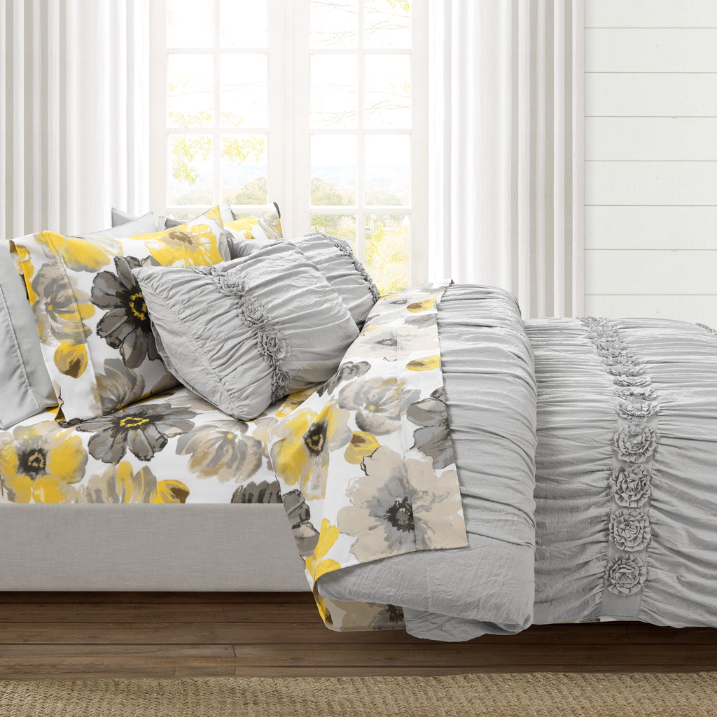 Decorating with Florals for Summer