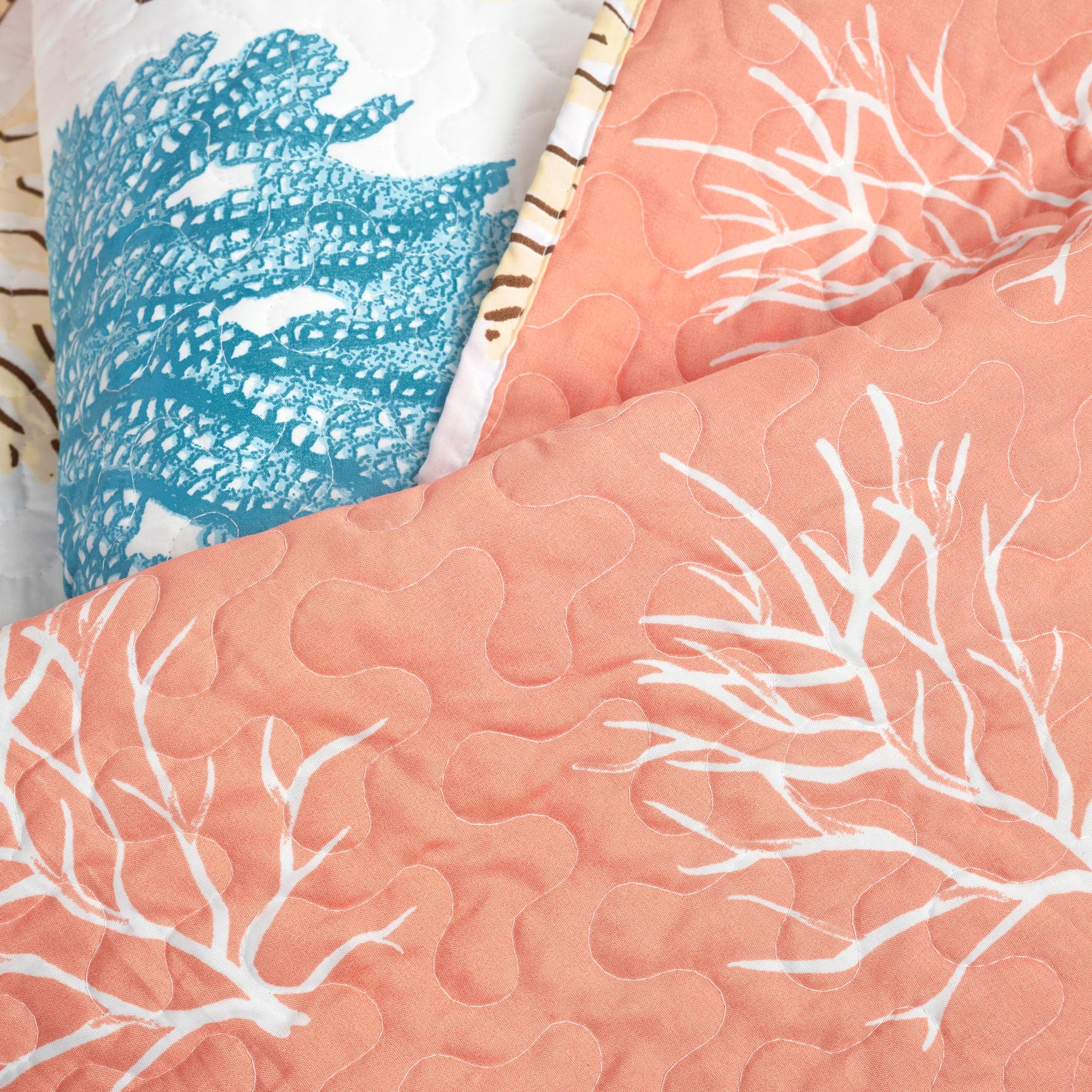 Coastal Reef Feather Reversible Quilt Set | Lush Decor | www