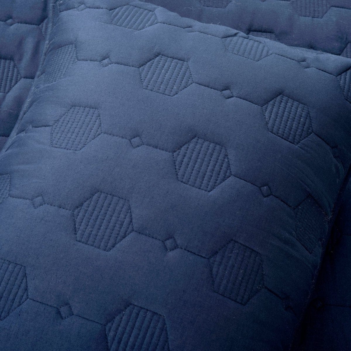Hexagon Honeycomb Textured Cotton Quilt 3 Piece Set | Lush Decor | www ...