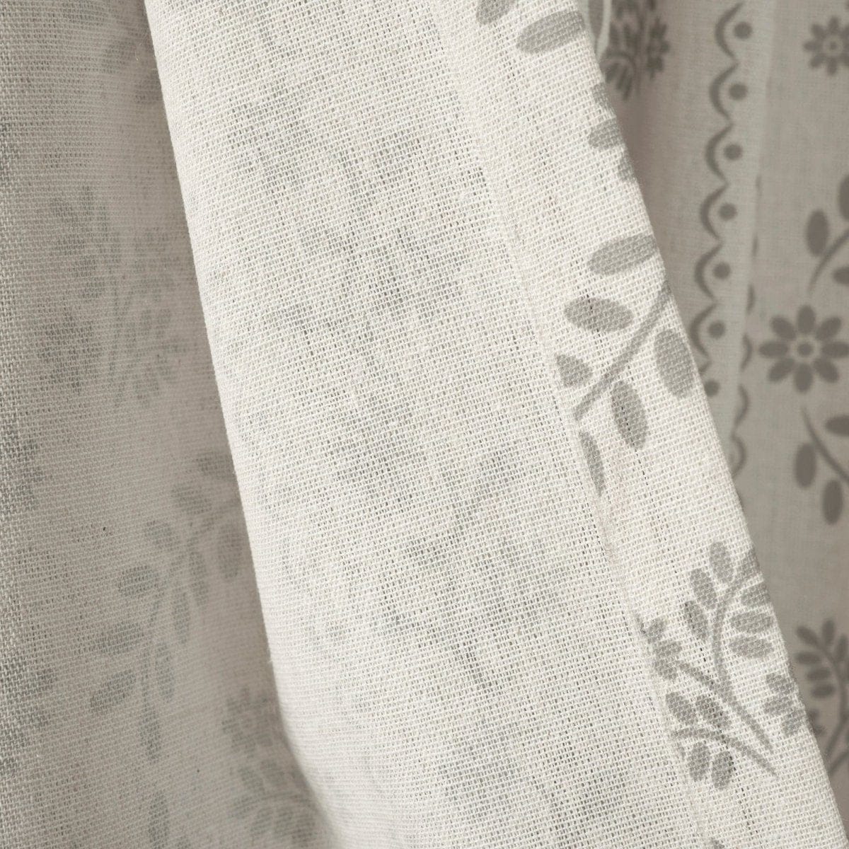 Lush Decor Doreen Delicate Bloemen Gordijn Paneel Paar, 132 cm B x 213 cm L, Grijs Lush Decor Doreen Delicate Bloemen Gordijn Paneel Paar, 132 cm B x 213 cm L, Grijs
