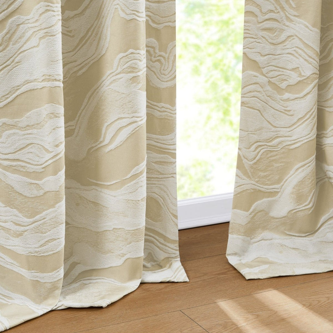 Cream/White | 52" W x 84" L