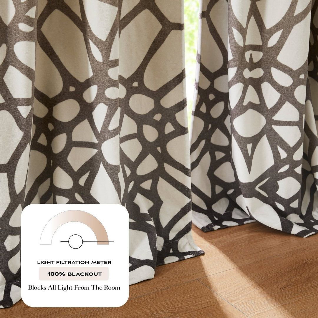 Ivory/Brown | 52" W x 84" L