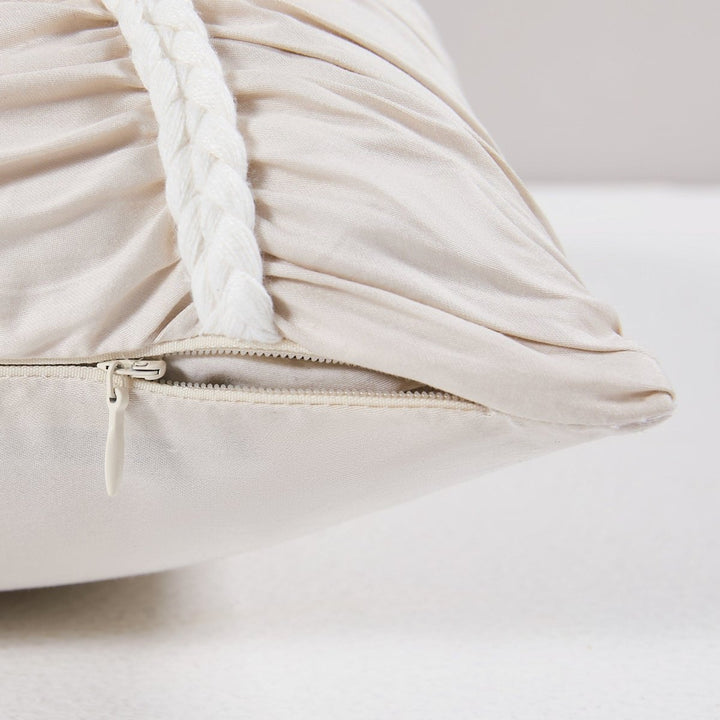 Cream | 14" H x 24" W