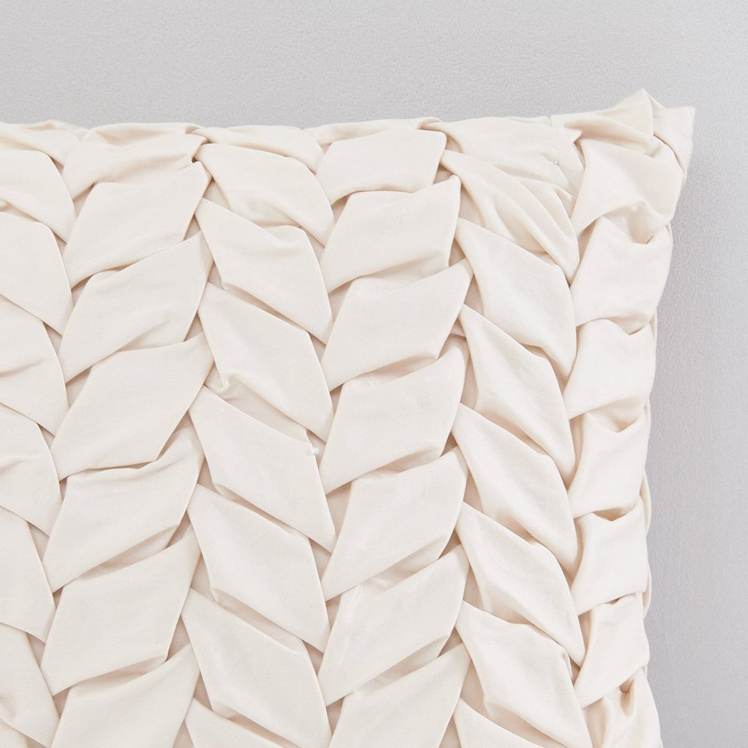 Cream | 14" H x 24" W