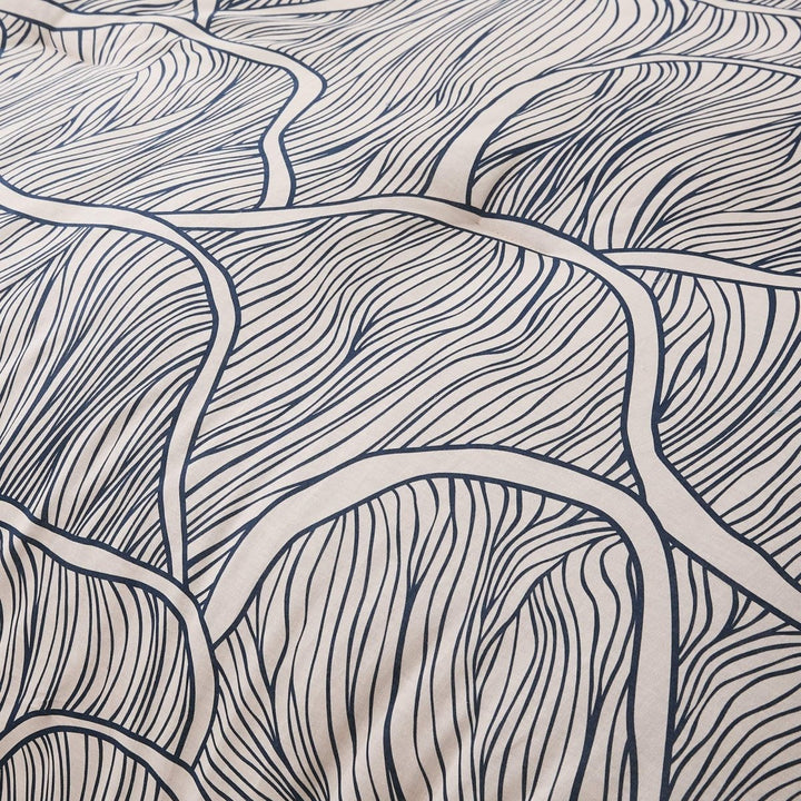 Navy/Neutral | Queen