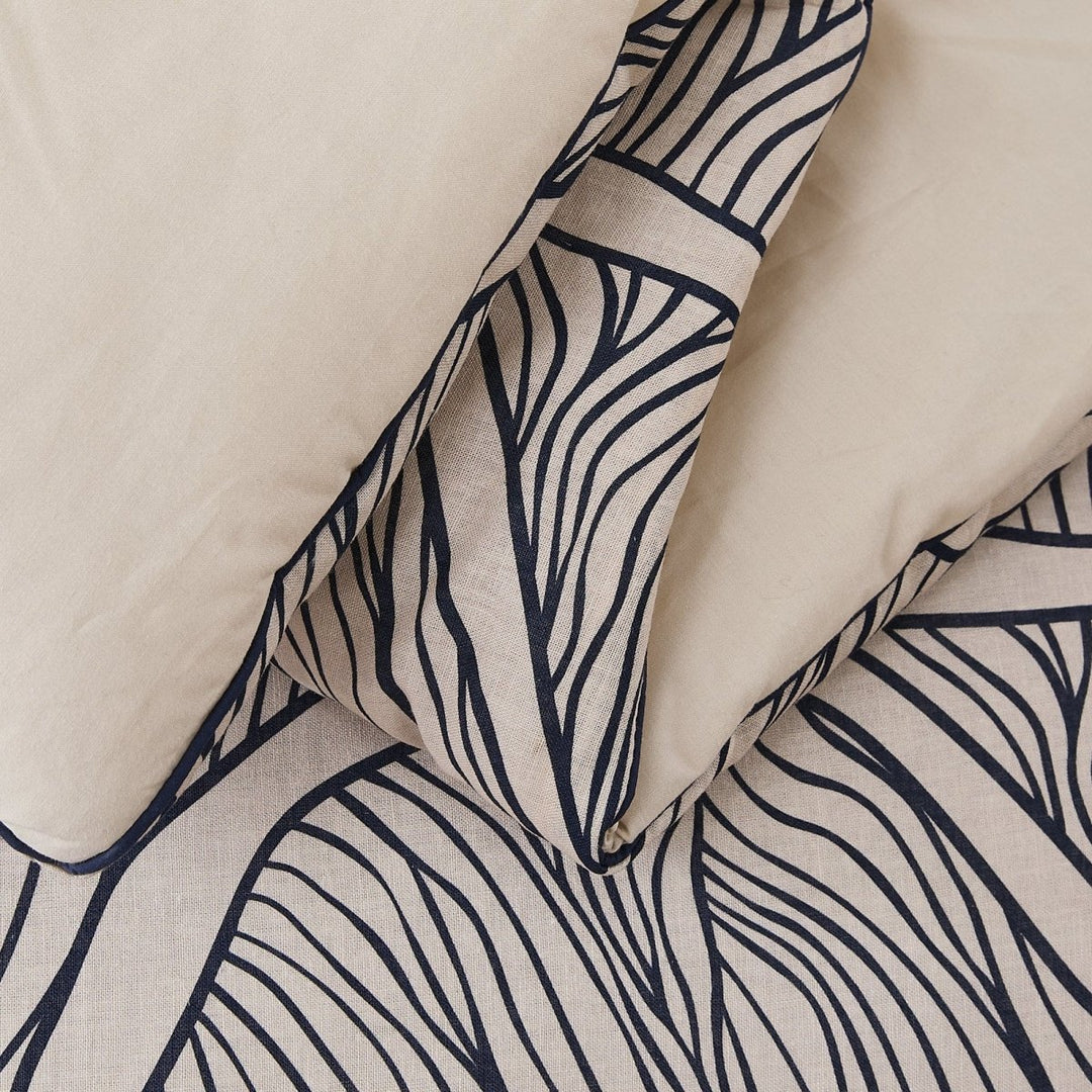 Navy/Neutral | Queen