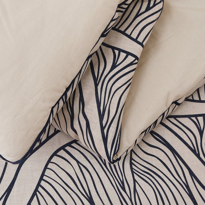 Navy/Neutral | Queen