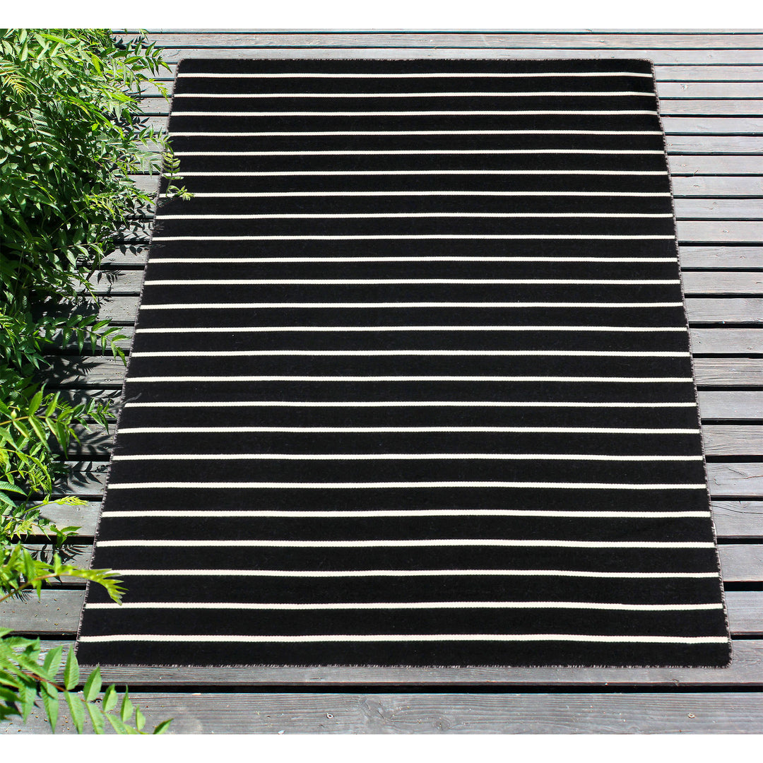 Black | 5' x 7'6"
