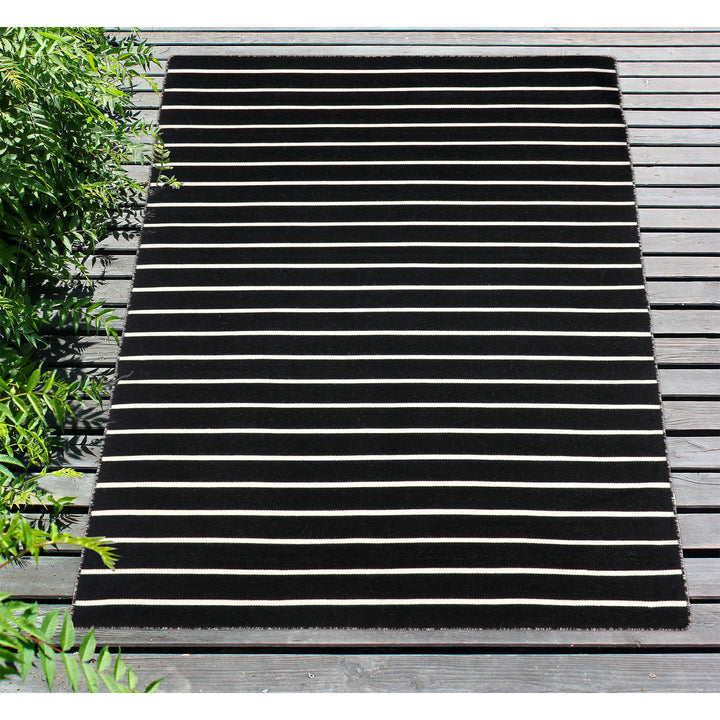 Black | 5' x 7'6"