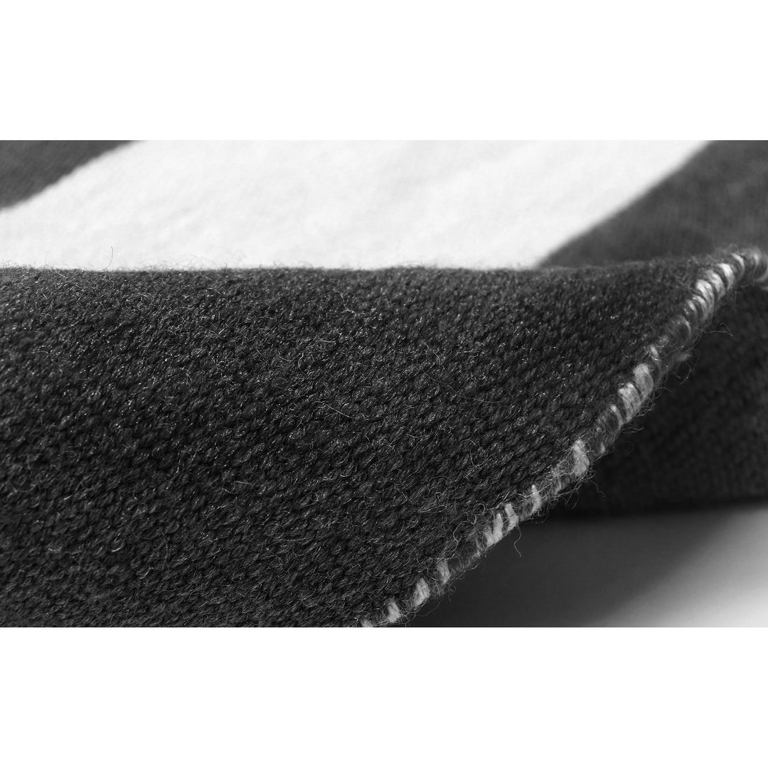 Black | 2' x 3'