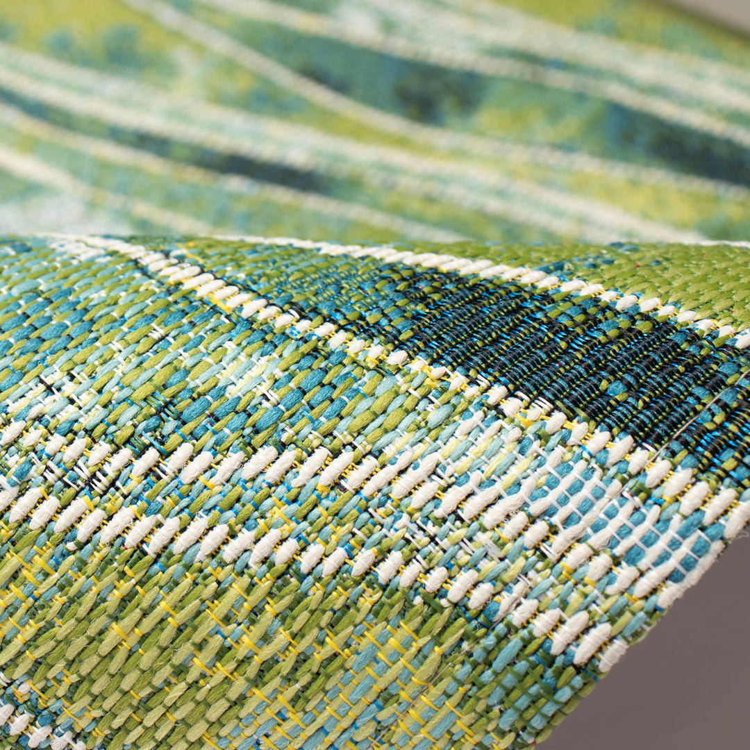 Green | 2'5" x 3'11"