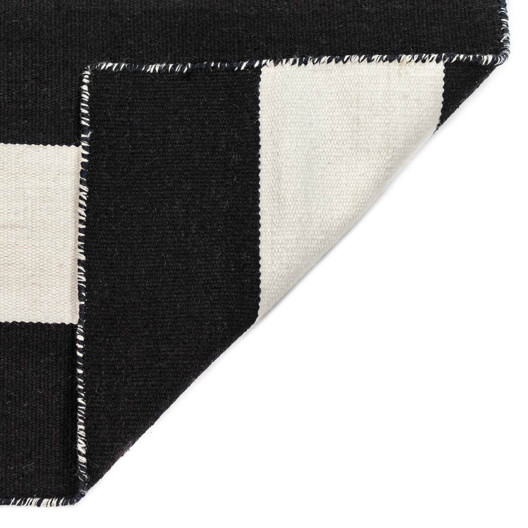 Black | 2' x 3'