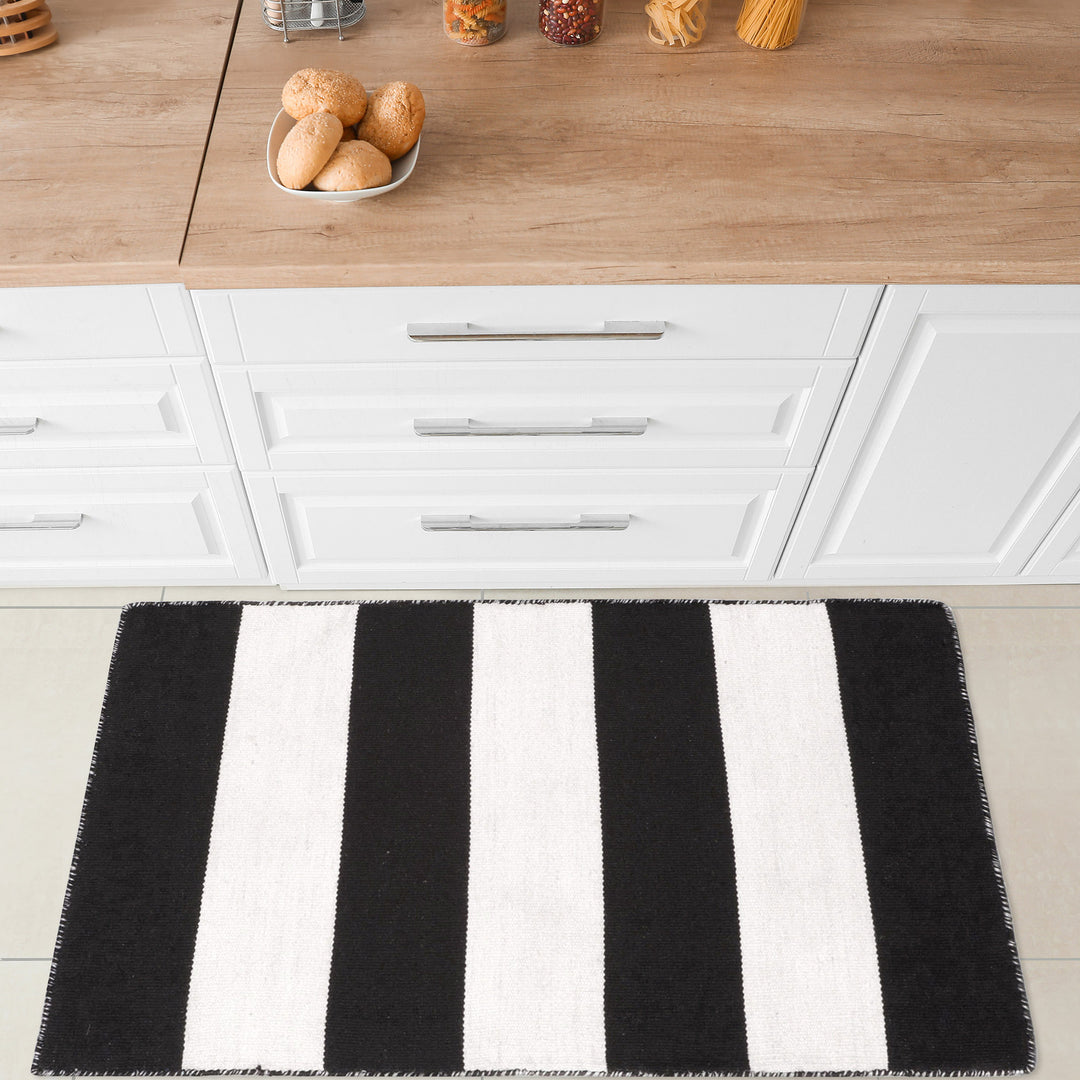 Black | 2' x 3'