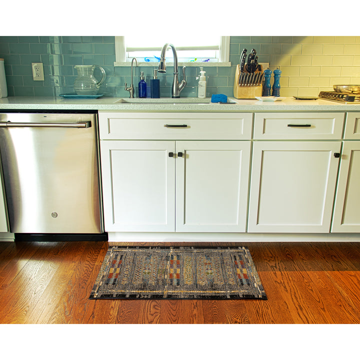 Black | 2'5" x 3'11"