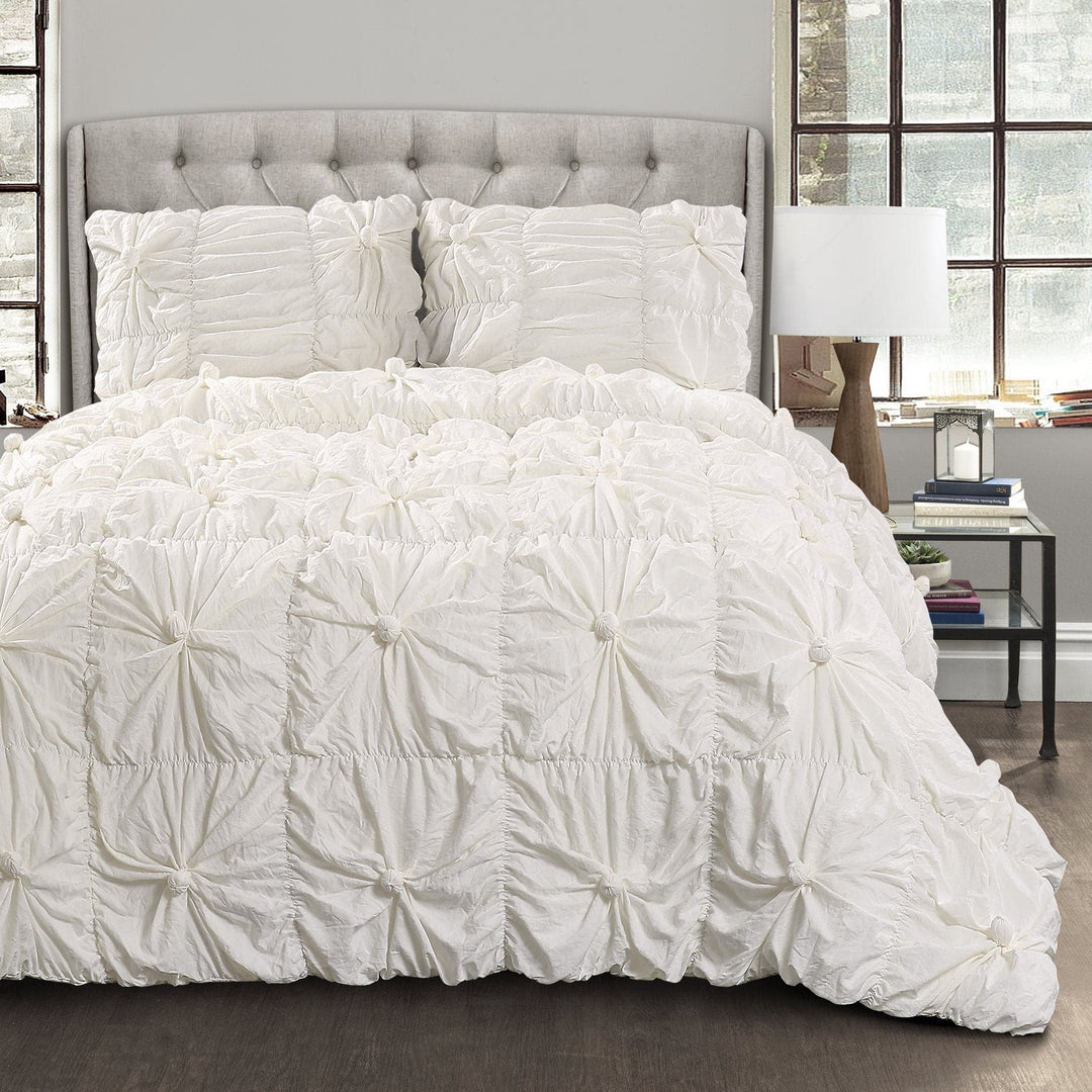 Bedding Bundle: Leah Quilt Set + Bella Comforter - Full/Queen