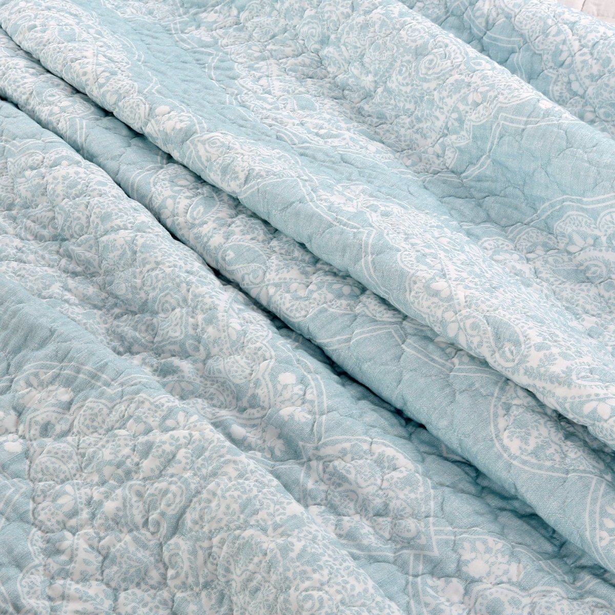 Lucianna Ruffle Edge Cotton Bedspread Set | Lush Decor | www.lushdecor ...