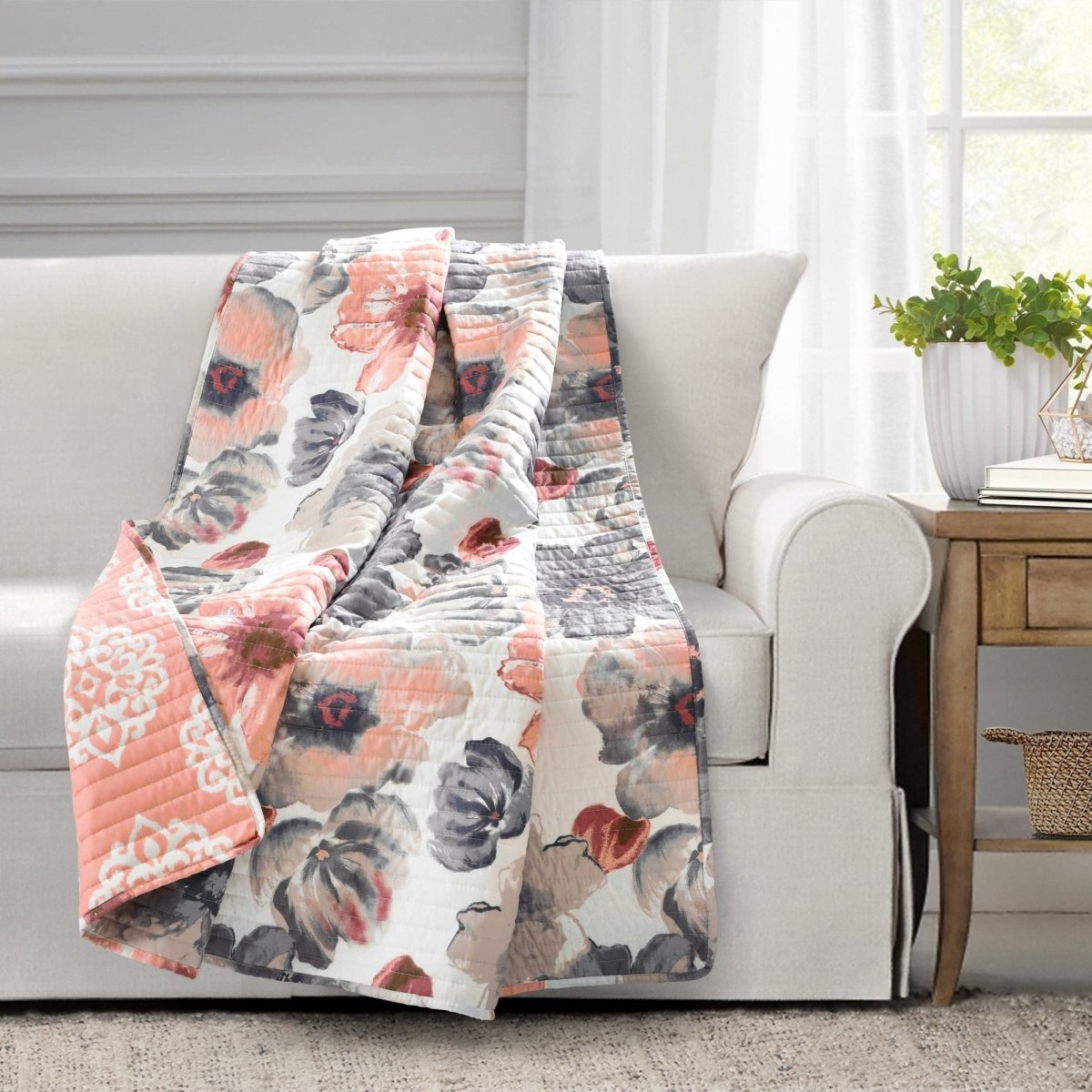 Lustersoft Throw Leah Floral Reversible Throw | Lush Decor | www.lushdecor.com – LushDecor