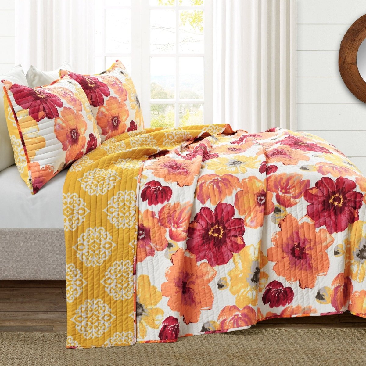 Leah Floral Reversible Quilt 3 Piece Set Lush Decor www.lushdecor