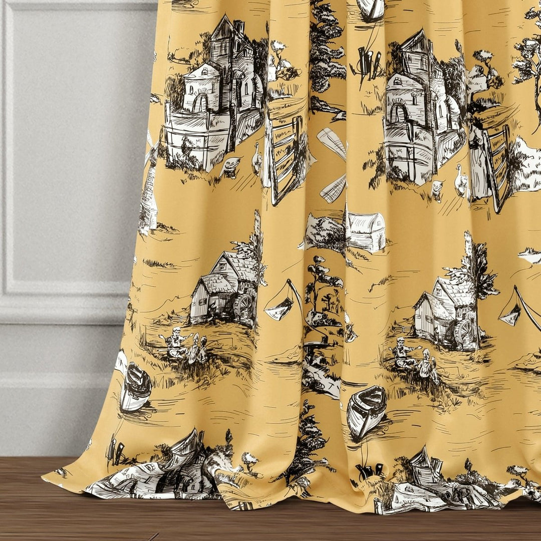 Lush Décor® French Country Toile Reversible 200TC Quilt Set Lush Décor® French Country Toile Reversible 200TC Quilt Set