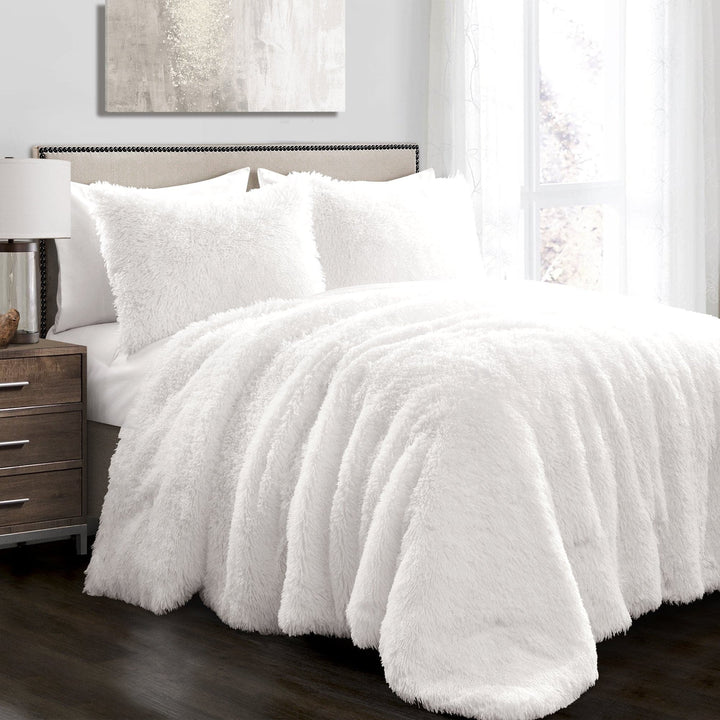 Bedding Bundle: Hygge Geo Quilt Set + Emma Faux Fur Comforter - Full/Queen