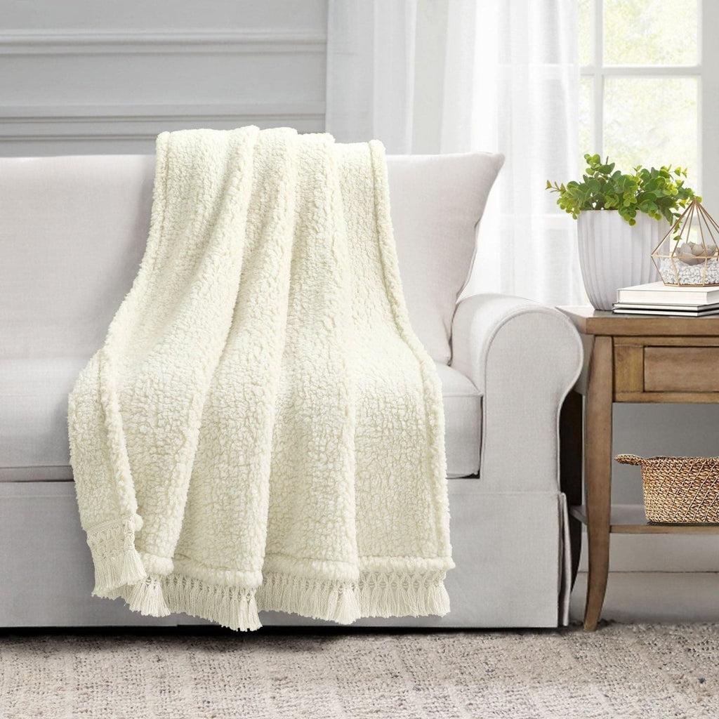 Sherpa Tassel Fringe Throw | Lush Decor | www.lushdecor.com