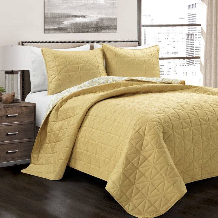 Bedding Bundle: Devonia All Over Quilt + Mid Century Modern Geo Quilt + Emma Two Tone Fur Comforter