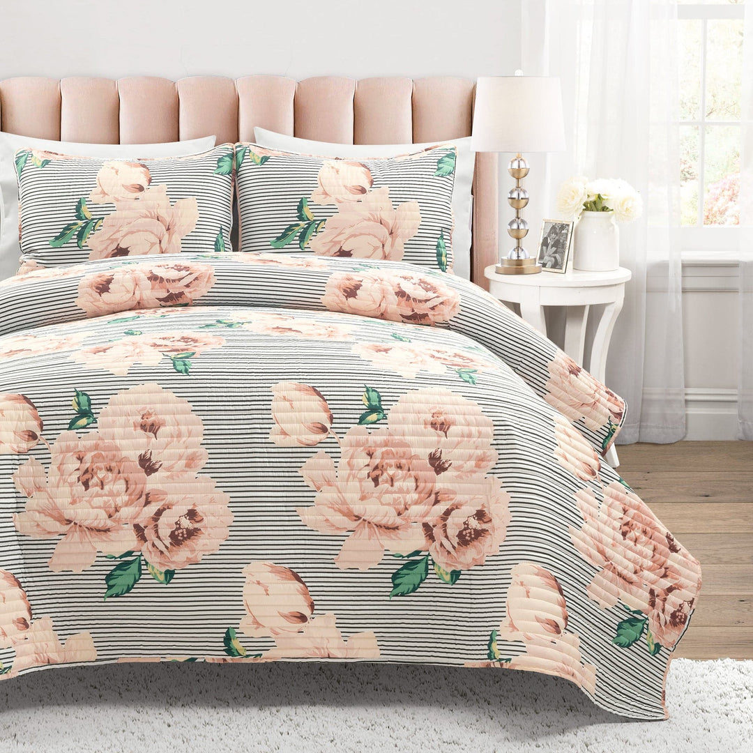 Bedding Bundle: Mira Vintage Floral Quilt + Emma Faux Fur Comforter