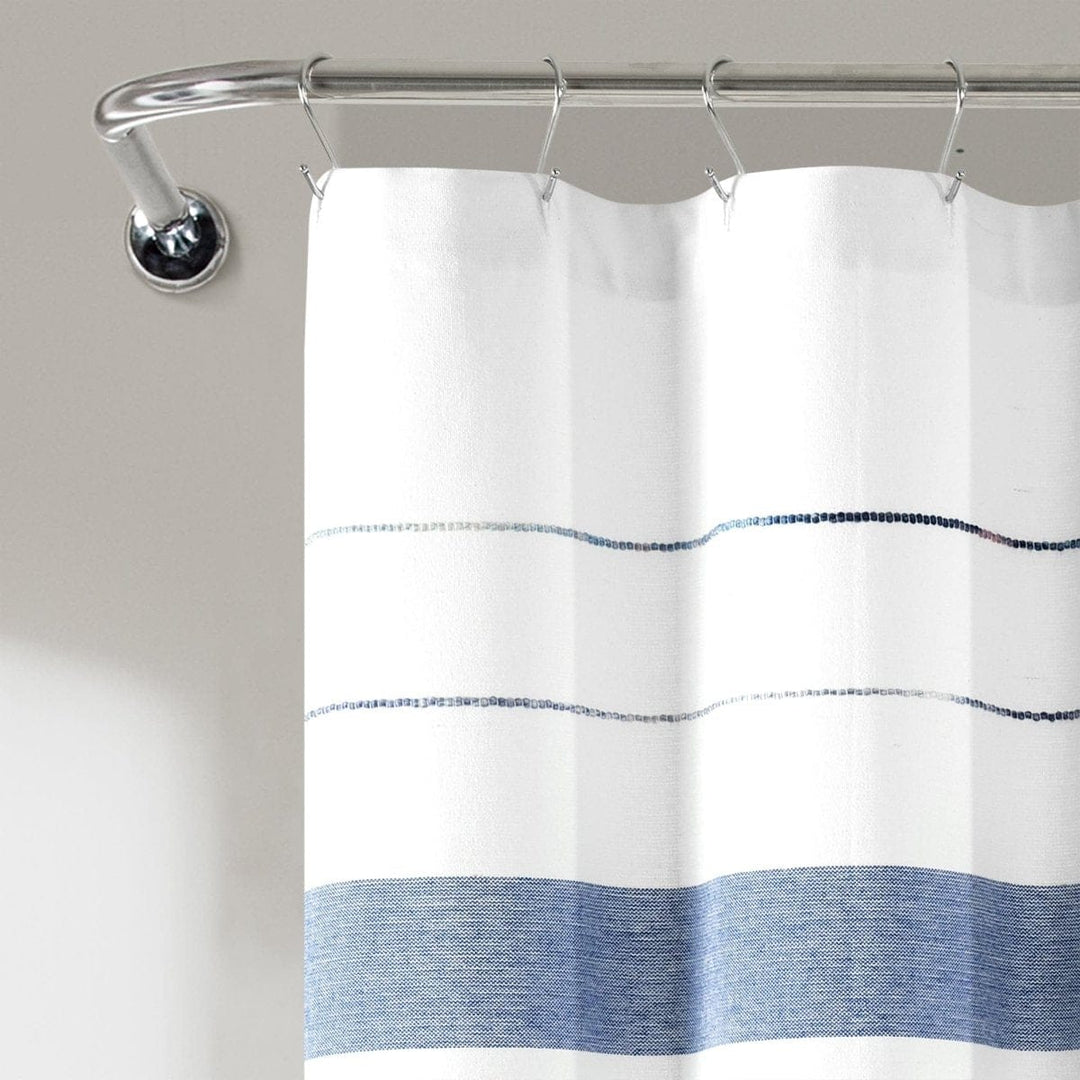 Tenda da doccia in cotone riciclato ecologico tinto in filo con motivo a righe eleganti | Lush Decor Tenda da doccia in cotone riciclato ecologico tinto in filo con motivo a righe eleganti | Lush Decor