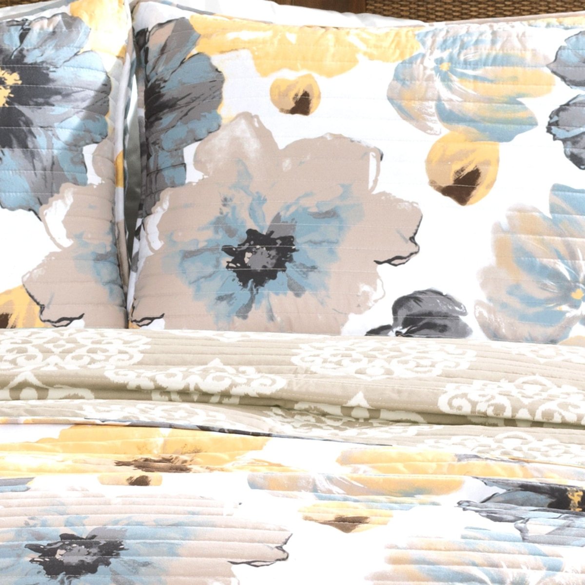 Leah Floral Reversible Quilt 3 Piece Set Lush Decor www.lushdecor