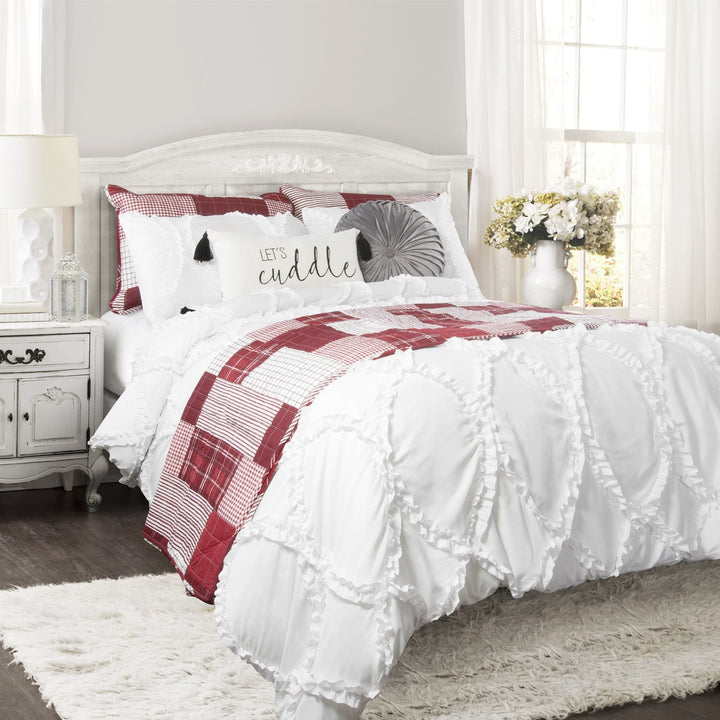 Bedding Bundle: Avon Comforter Set + Greenville Quilt - Full/Queen